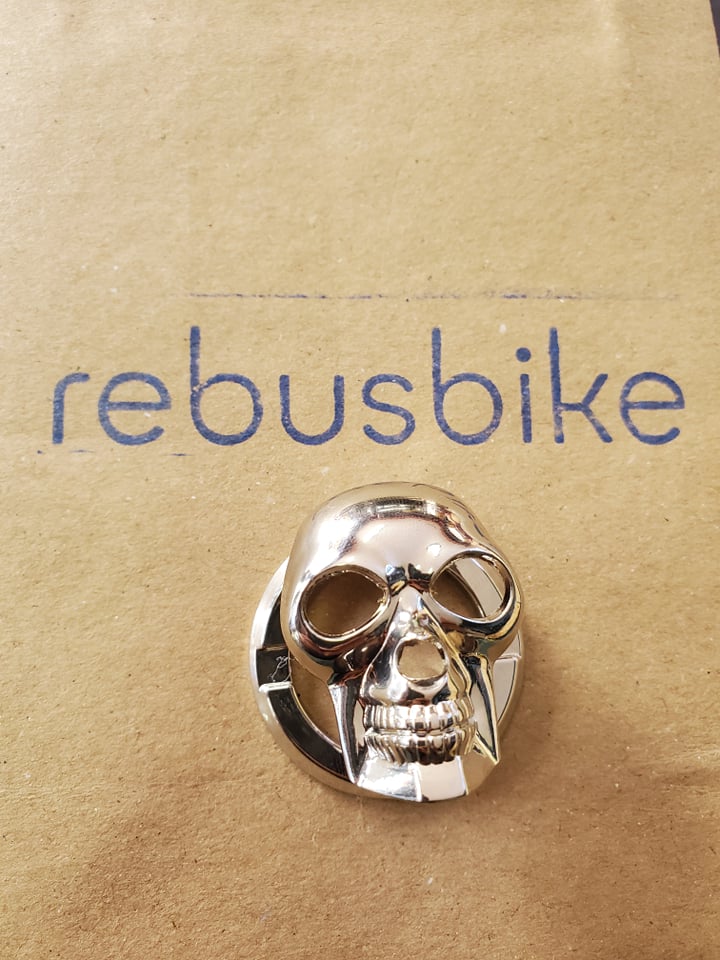 Emblema Skull plateado RB-B15